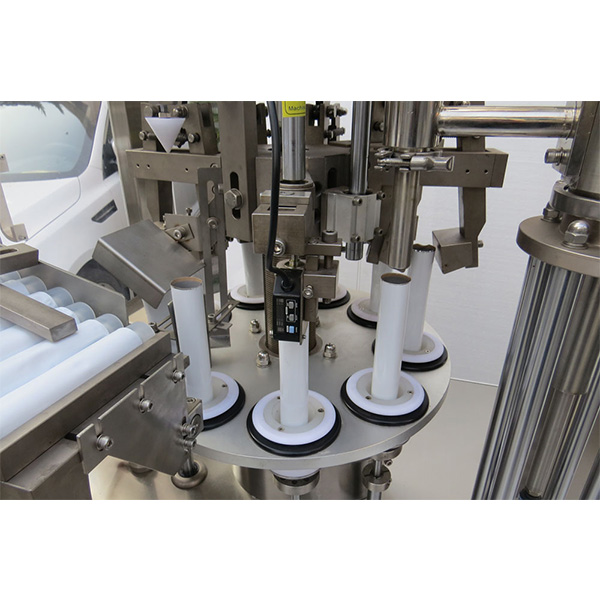 ఆటోమేటిక్ షూ పాలిష్ సాఫ్ట్ ట్యూబ్ ఫిల్లింగ్ సీలింగ్ మెషిన్